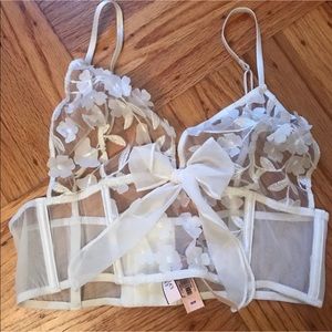Victoria’s Secret bralette - M